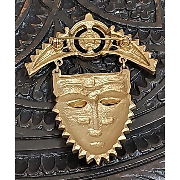 Vintage Avon Gold Tone African Mask Brooch & Earrings Set Aztec Mayan Tribal - Picture 4 of 10
